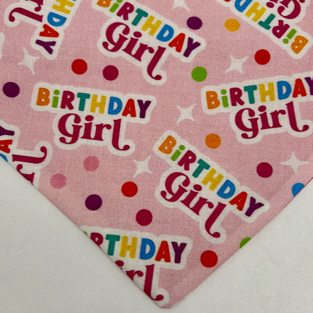 Bandana en coton à boutons-pression « Birthday Girl »
